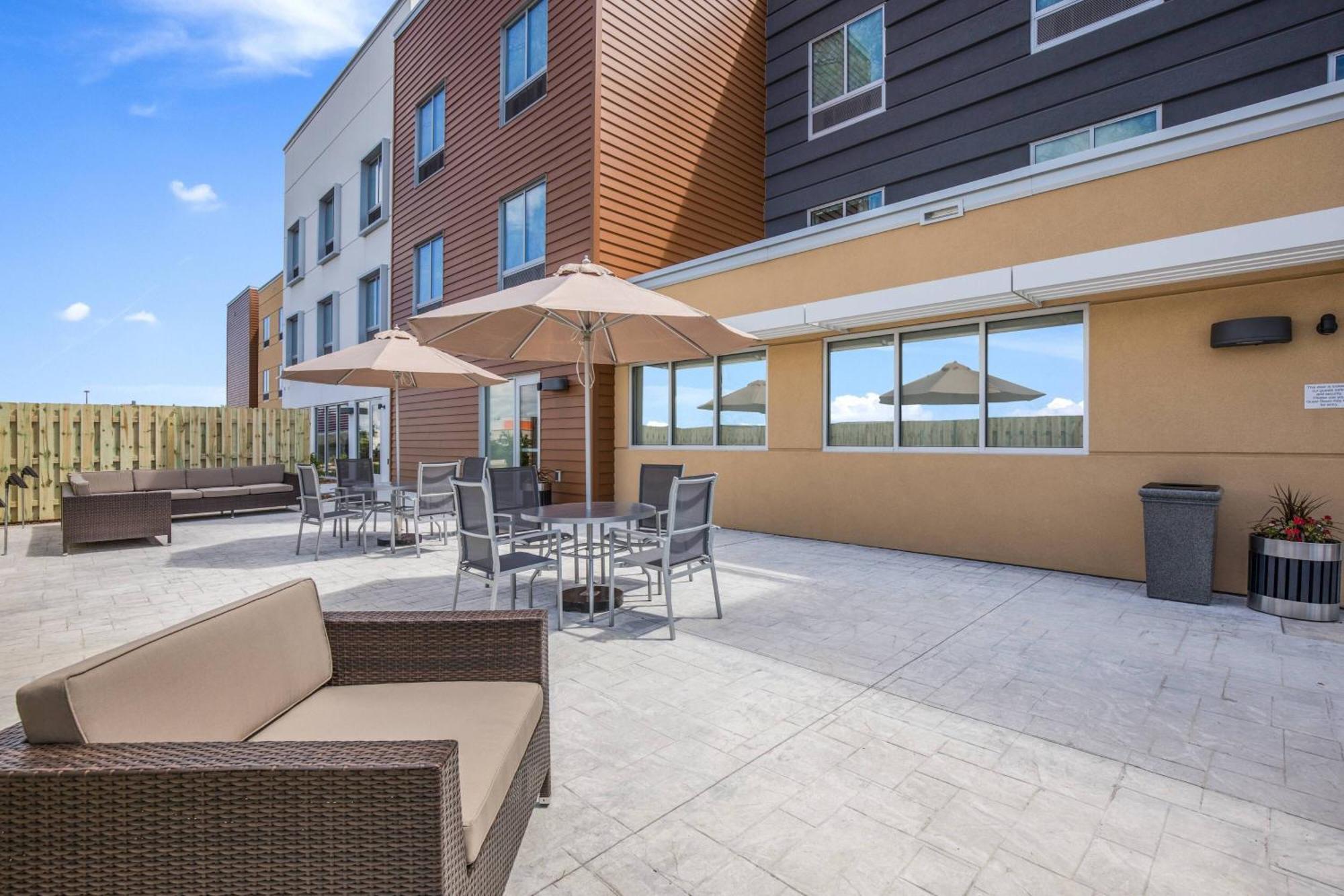 Fairfield Inn & Suites Вайтвотер Екстер'єр фото