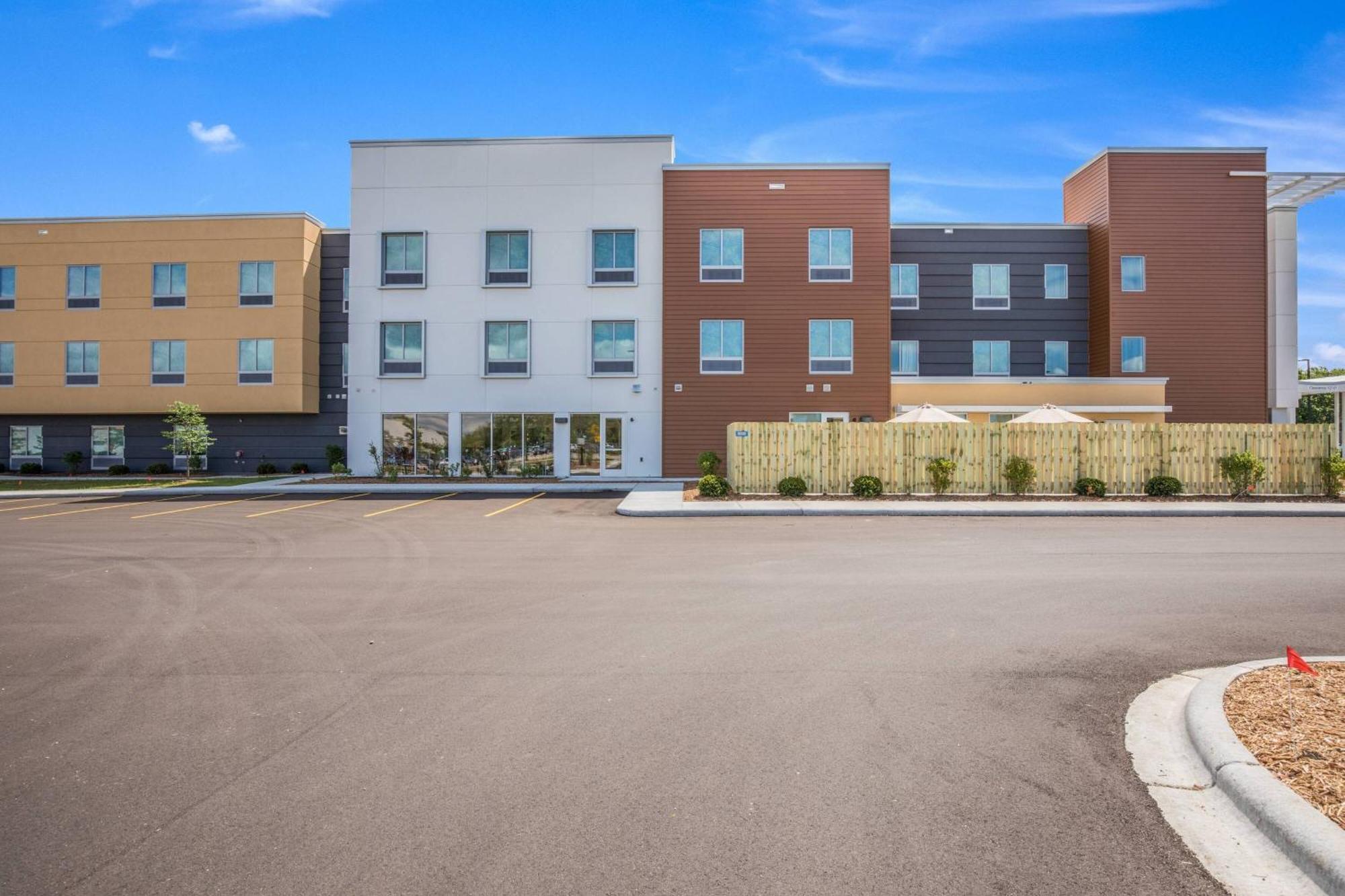 Fairfield Inn & Suites Вайтвотер Екстер'єр фото