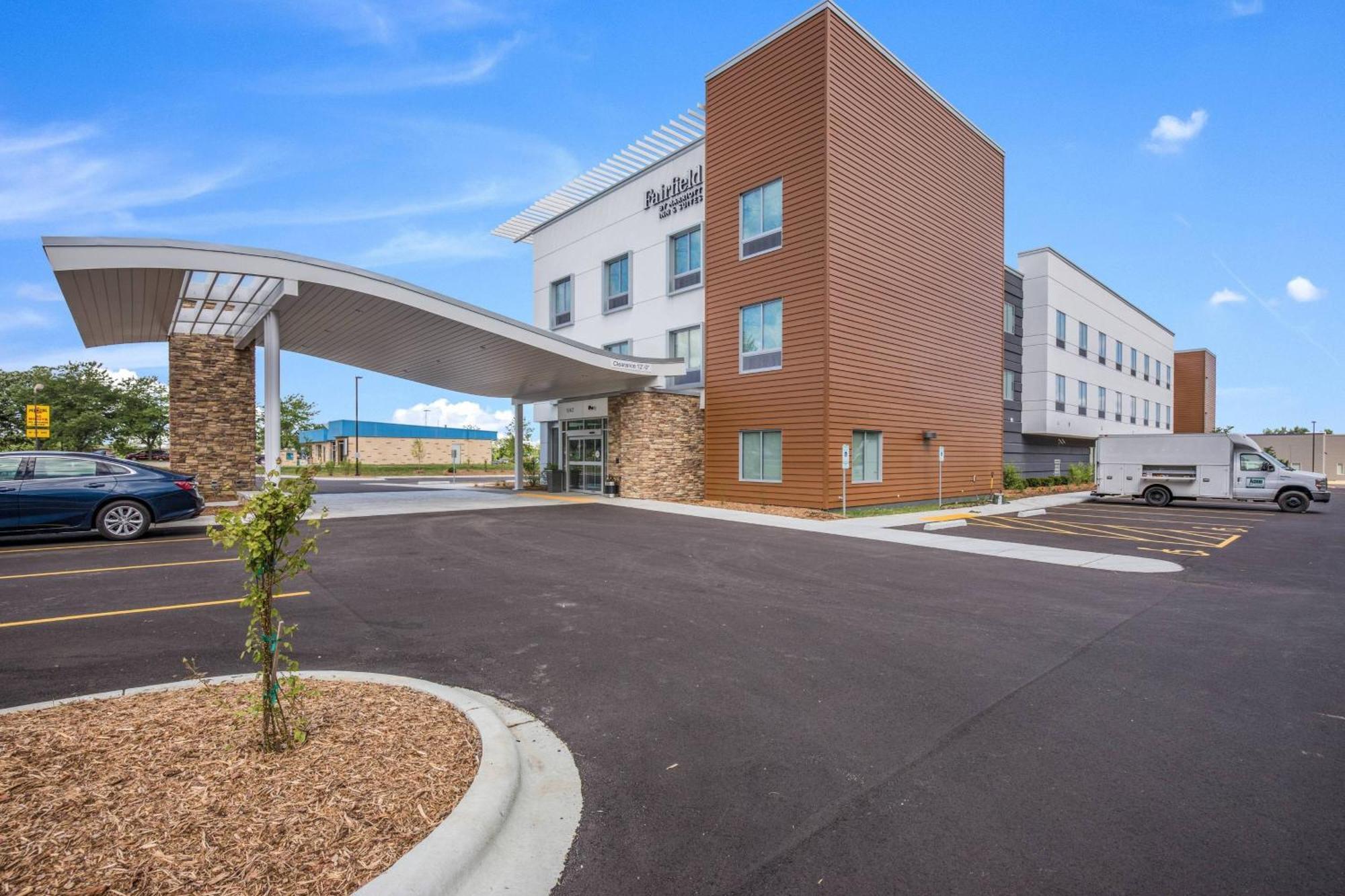 Fairfield Inn & Suites Вайтвотер Екстер'єр фото